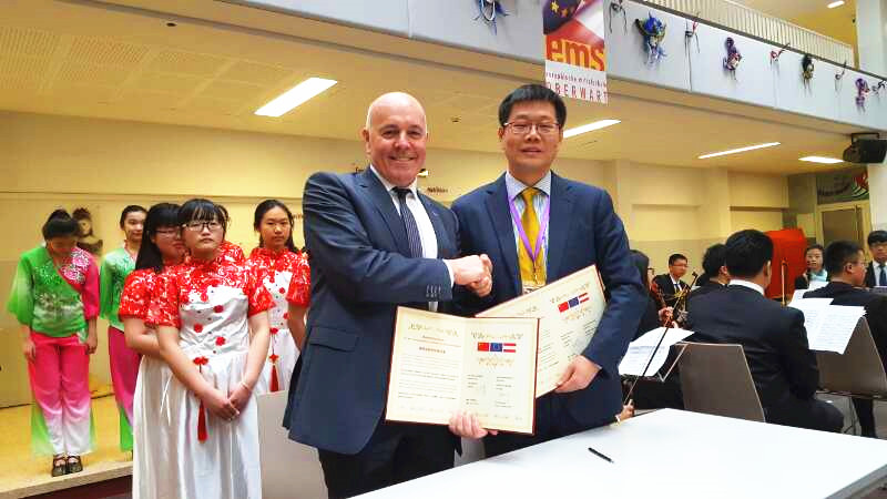 7与欧博瓦特中央音乐学校缔结友好学校 (2).jpg 7与欧博瓦特中央音乐学校缔结友好学校 (2).jpg