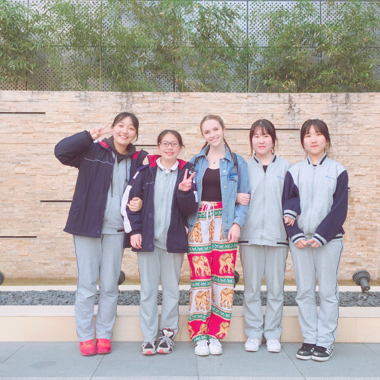 17学生合影.jpg
