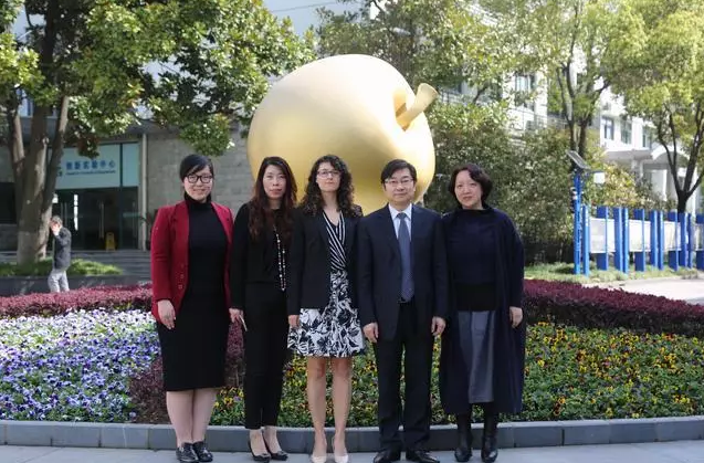 当前位置>首页>老网站栏目建平中学校长杨振峰先生为本次论坛致开幕词