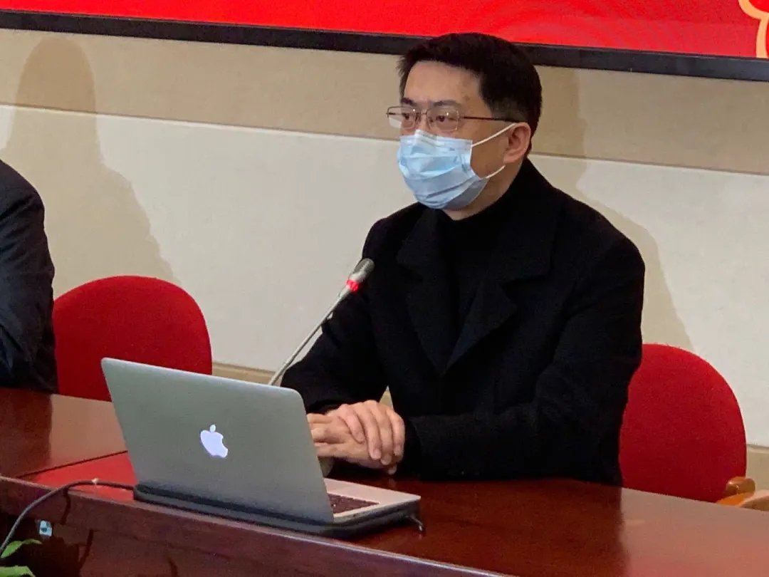 赵国弟校长则从建平人政治意识"硬核", 教学应急反应能力"硬核", 教学
